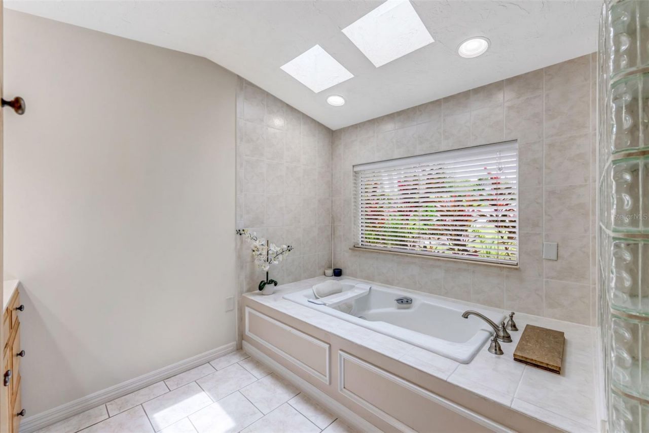 2339 Kings Point Drive, Largo, FL 33774 Photo