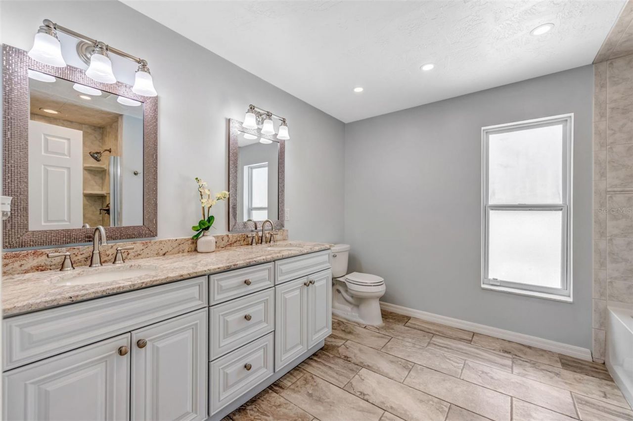 2339 Kings Point Drive, Largo, FL 33774 Photo