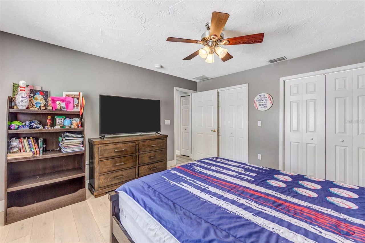 2339 Kings Point Drive, Largo, FL 33774 Photo
