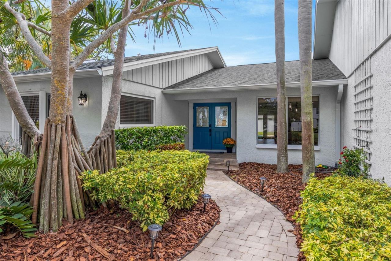 2339 Kings Point Drive, Largo, FL 33774 Photo