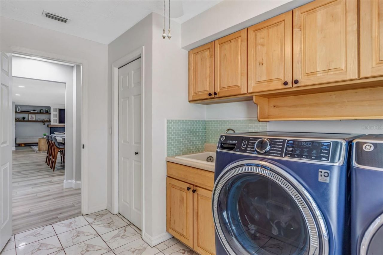 2339 Kings Point Drive, Largo, FL 33774 Photo