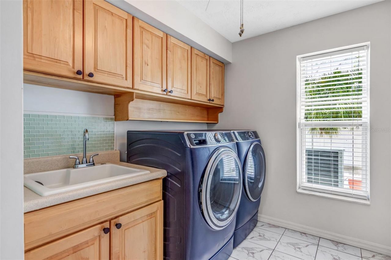 2339 Kings Point Drive, Largo, FL 33774 Photo