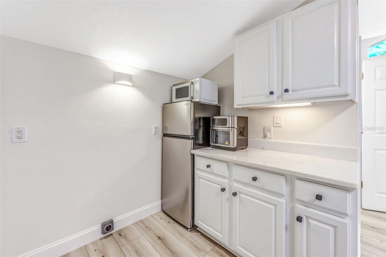 2339 Kings Point Drive, Largo, FL 33774 Photo