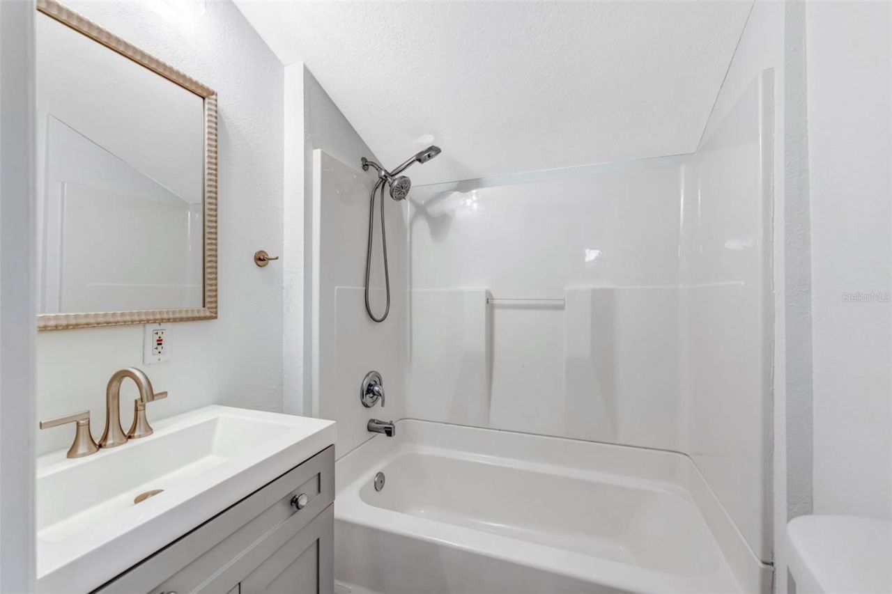 2339 Kings Point Drive, Largo, FL 33774 Photo