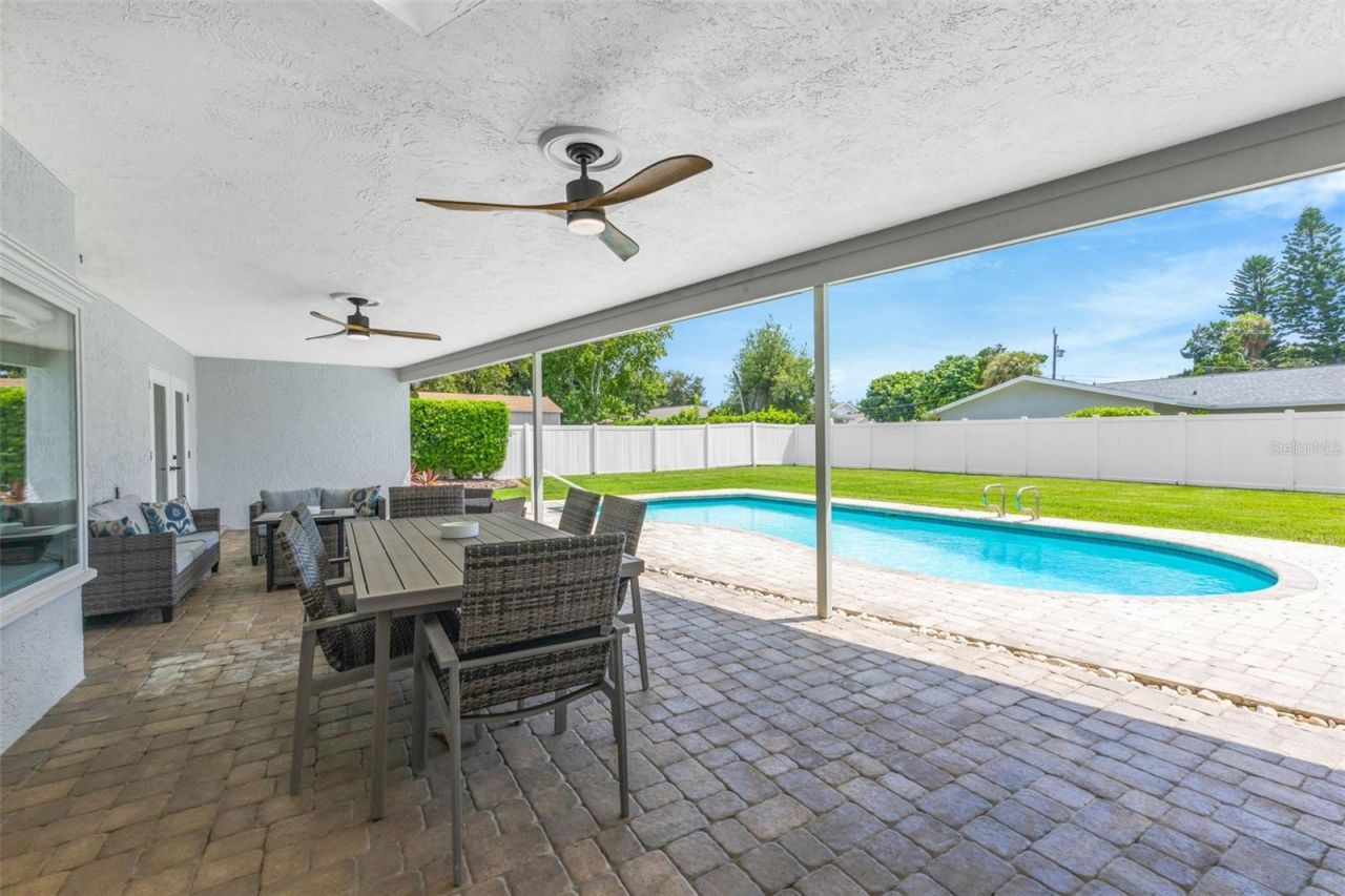 2339 Kings Point Drive, Largo, FL 33774 Photo