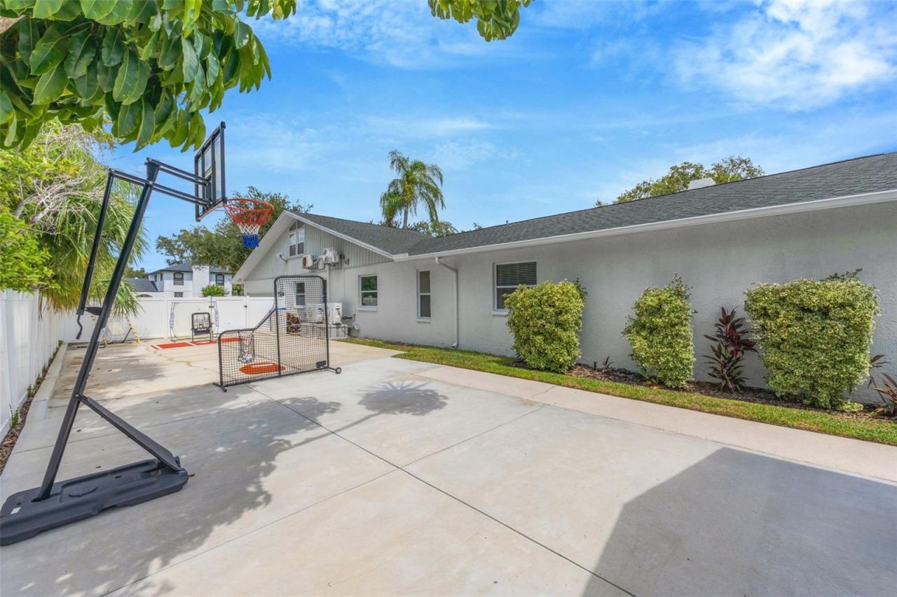 2339 Kings Point Drive, Largo, FL 33774 Photo