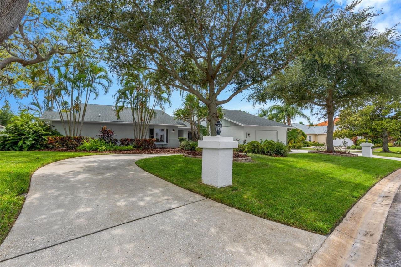 2339 Kings Point Drive, Largo, FL 33774 Photo