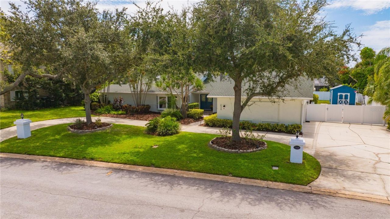 2339 Kings Point Drive, Largo, FL 33774 Photo