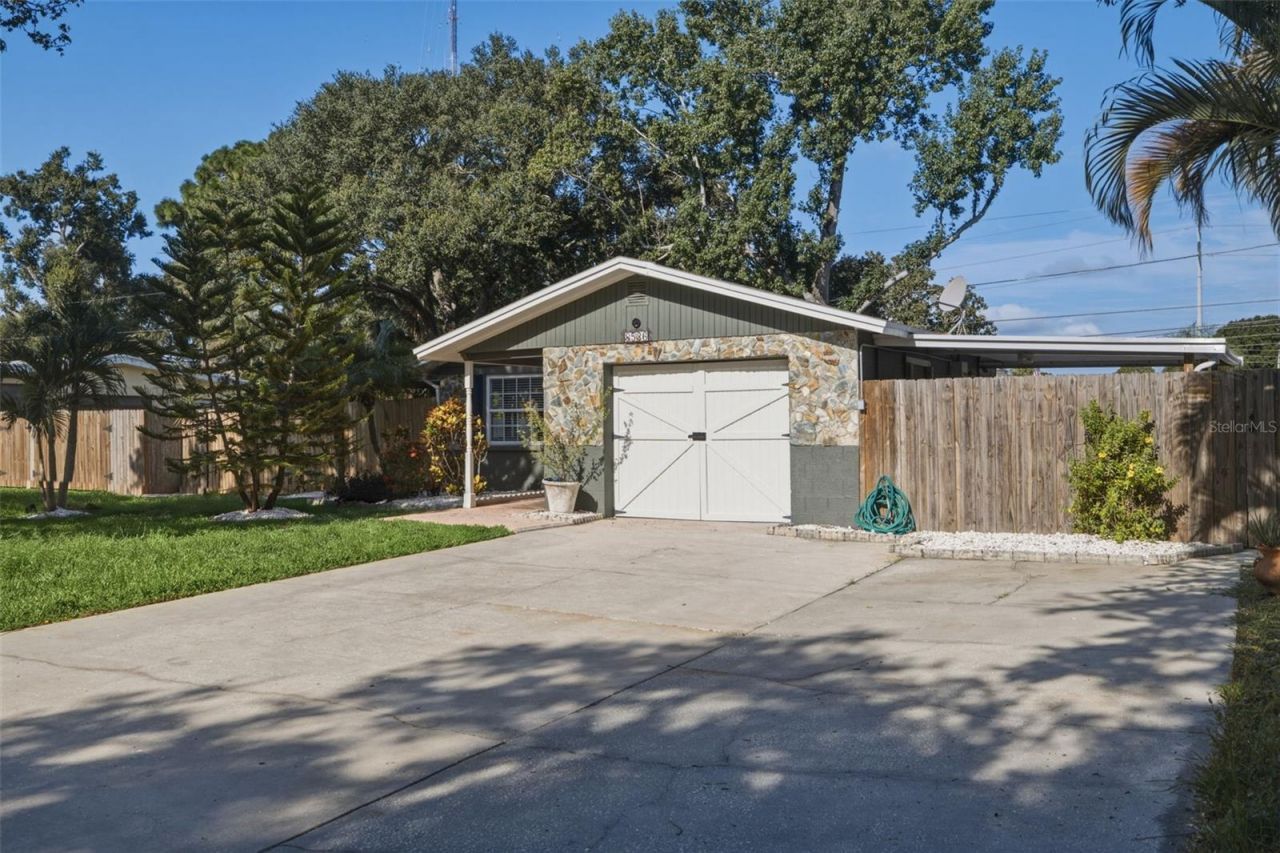 8536 Quail Road, Seminole, FL 33777 Main Photo