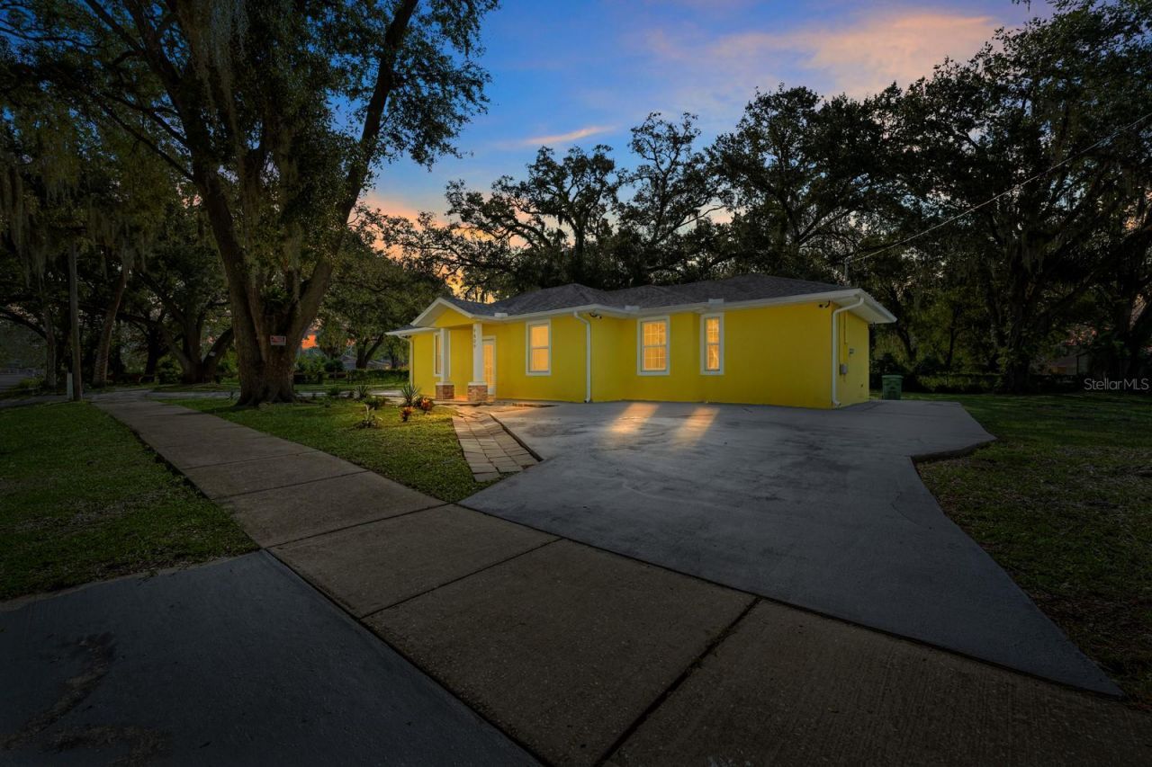 9609 Takomah Trail, Tampa, FL 33617 Main Photo