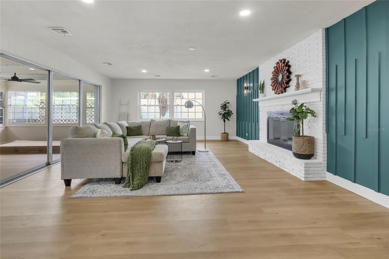 5627 Oakland Drive, Tampa, FL 33617 Photo