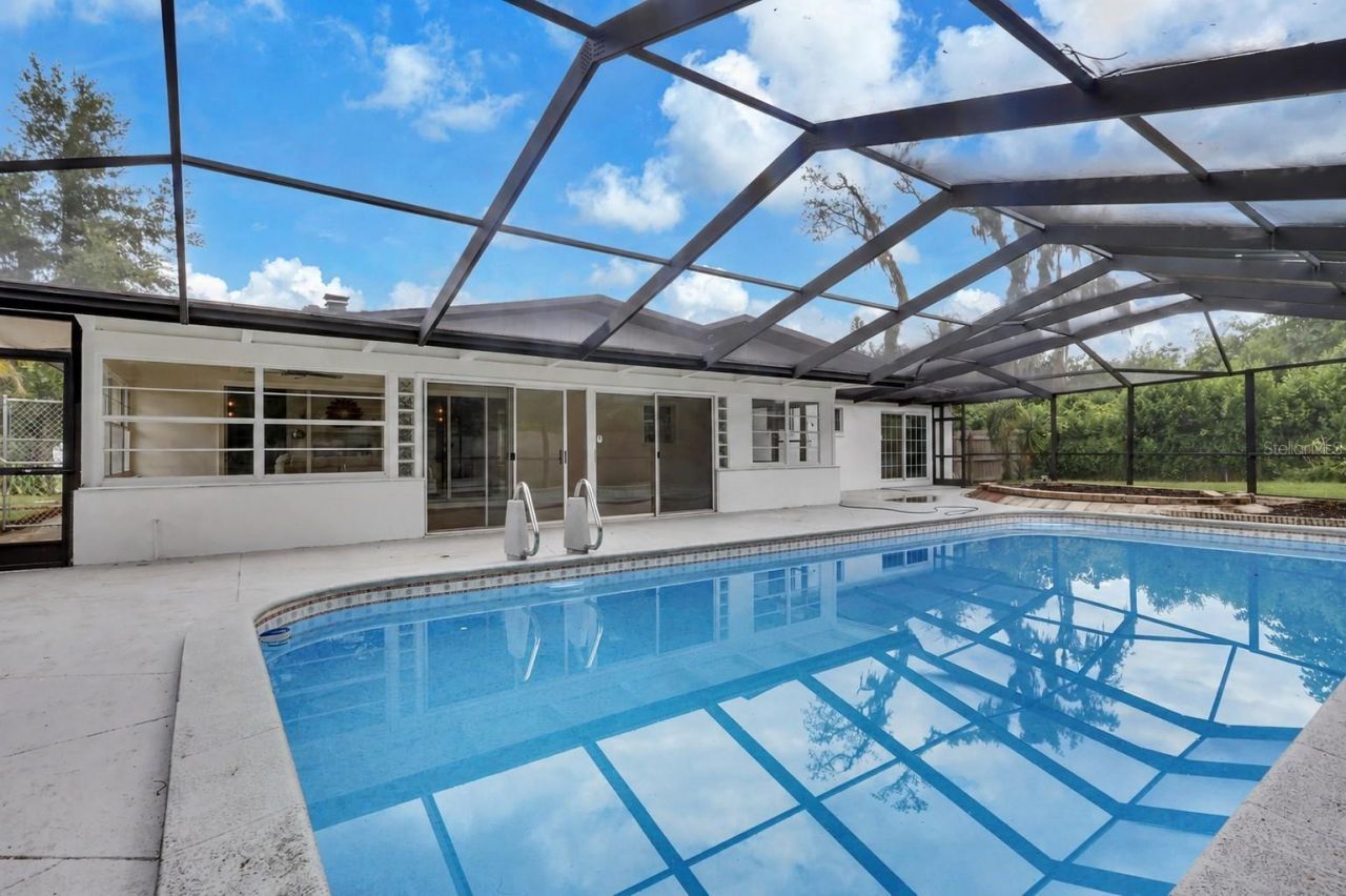 5627 Oakland Drive, Tampa, FL 33617 Photo