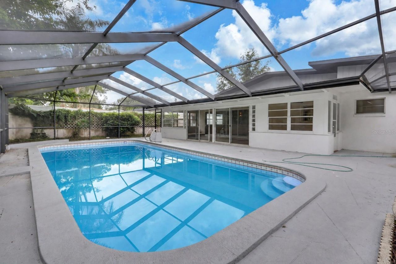 5627 Oakland Drive, Tampa, FL 33617 Photo