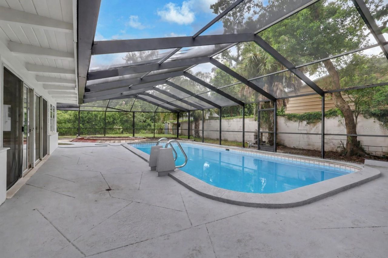 5627 Oakland Drive, Tampa, FL 33617 Photo