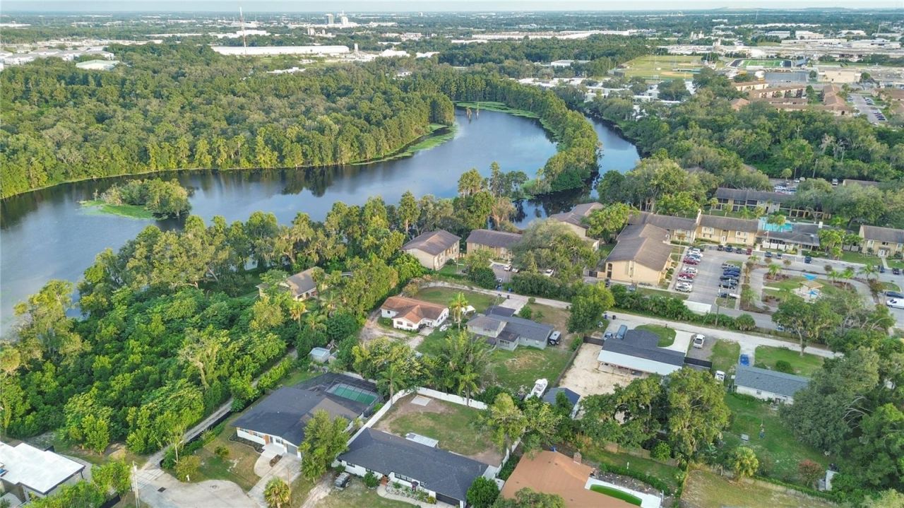 5627 Oakland Drive, Tampa, FL 33617 Photo