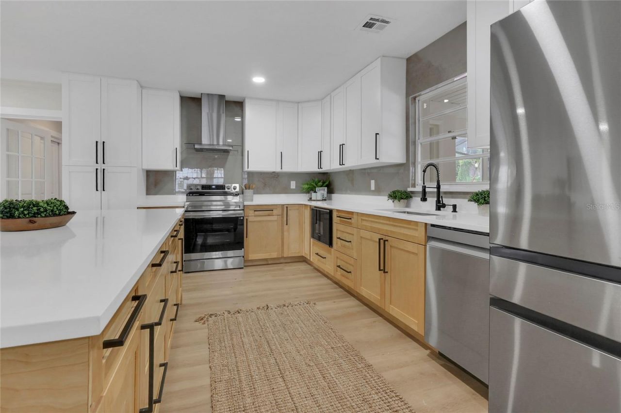 5627 Oakland Drive, Tampa, FL 33617 Photo