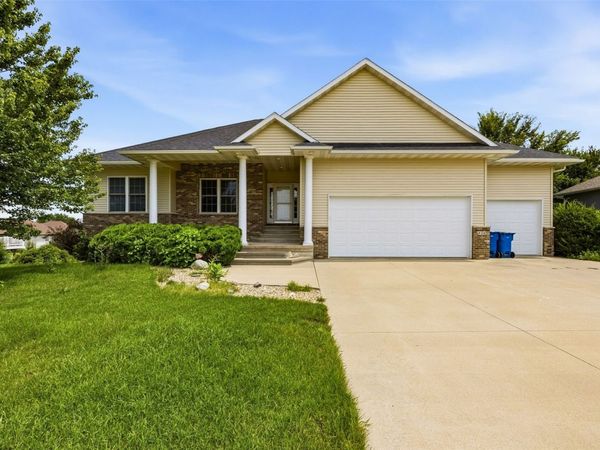 426 PRAIRIE VIEW Drive , Fairfax, IA 52228