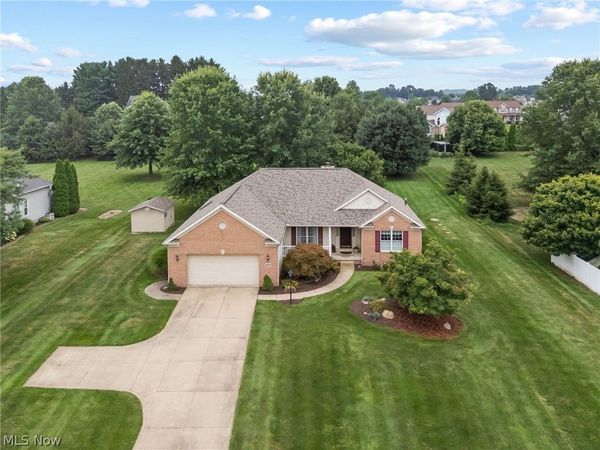 2274 Lake Center Street NW, Uniontown, OH 44685
