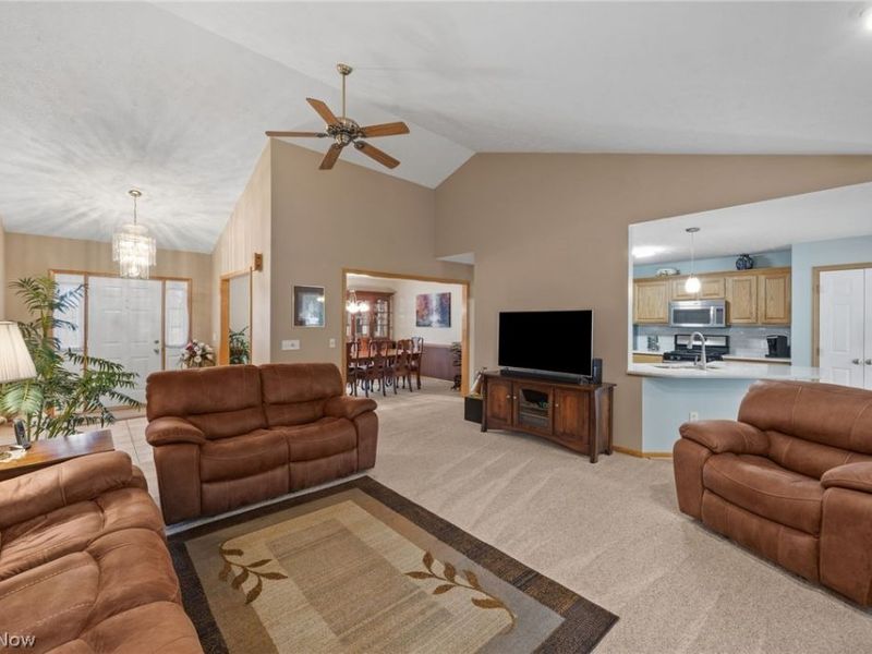 2274 Lake Center Street NW, Uniontown, OH 44685 Photo 5