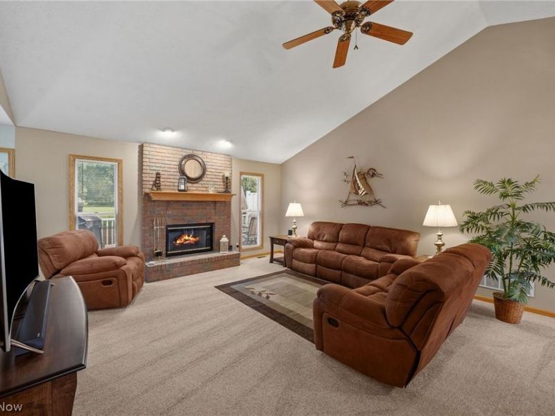 2274 Lake Center Street NW, Uniontown, OH 44685 Photo 6