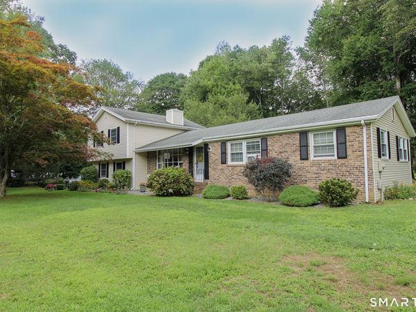 50 Carriage Drive, Clinton, CT 06413