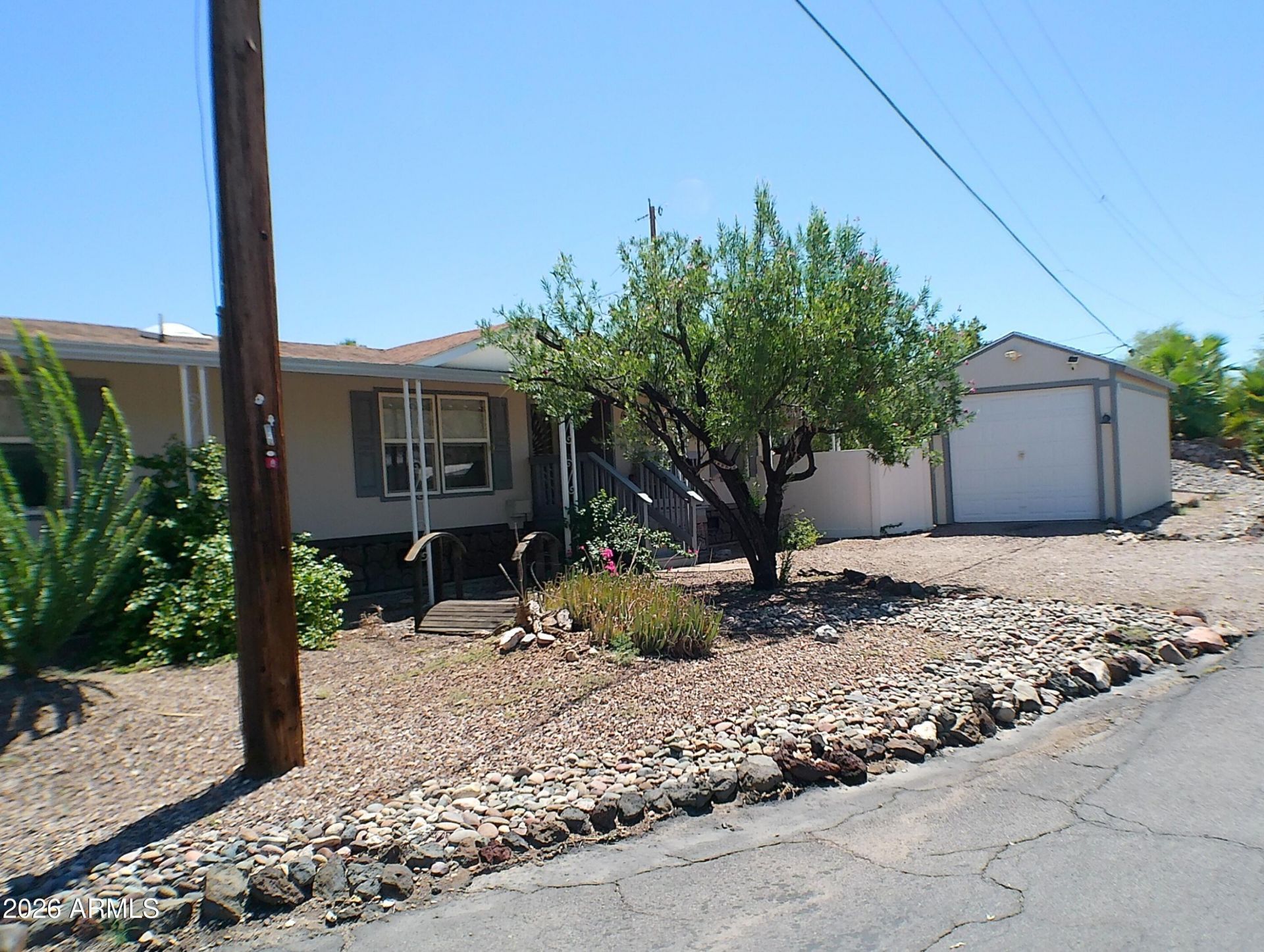 363 W MORRIS Drive, Queen Valley, AZ 85118