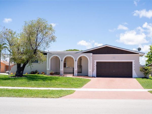 20200 SW 90th Ave Rd , Cutler Bay, FL 33189