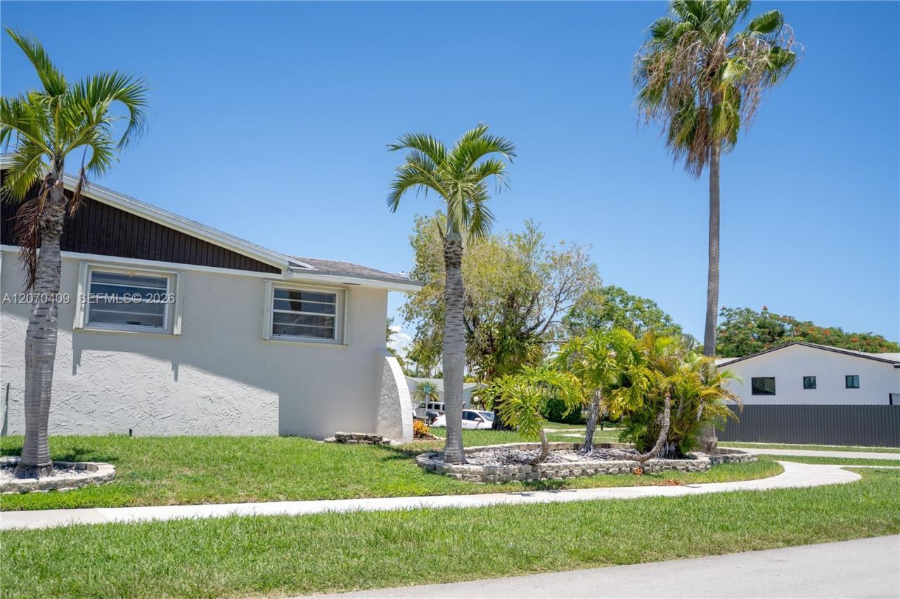 20200 SW 90th Ave Rd , Cutler Bay, FL 33189 Photo
