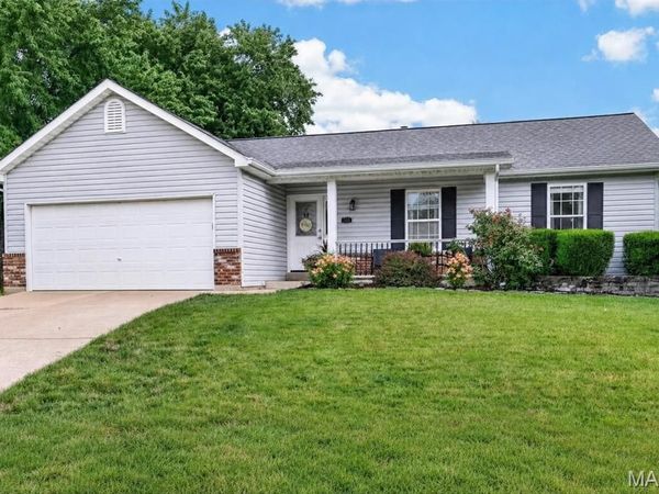 708 Woodland Ridge Drive , St Peters, MO 63376