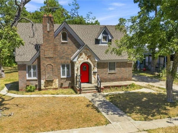 210 S Cedar Street , Seguin, TX 78155