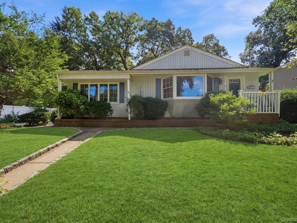 8 Dee, Huntington Station, NY 11746