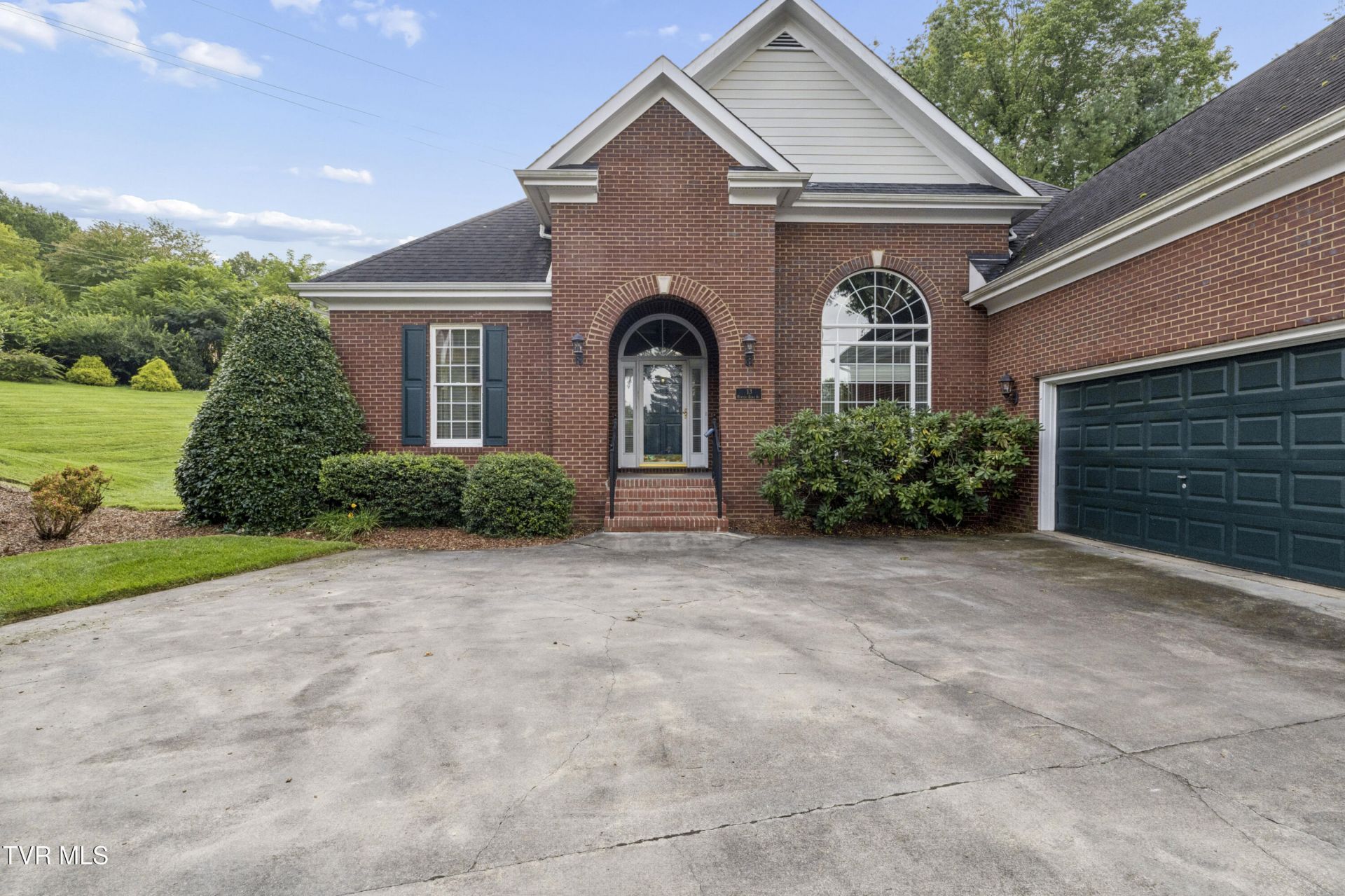 13 Hunters Ridge Road, Johnson City, TN 37604 Main Photo