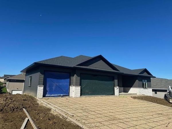2261 Antler Ridge Drive, Dubuque, IA 52002