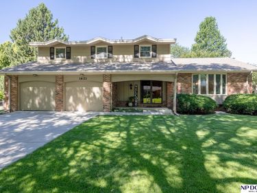 1621 Broadmoore Drive, Lincoln, NE 68506