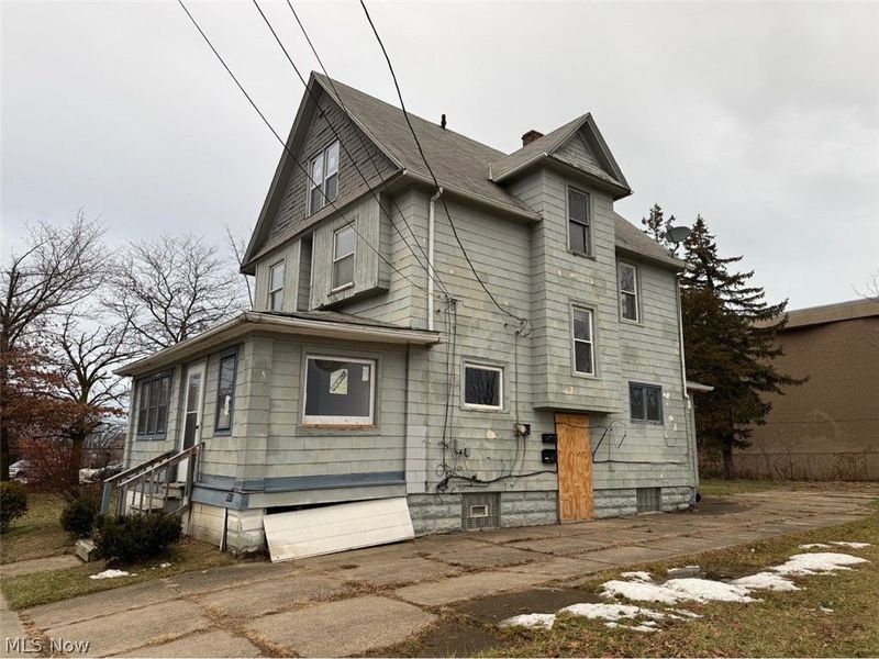 7611 Marble Avenue, Cleveland, OH 44105 Photo 2