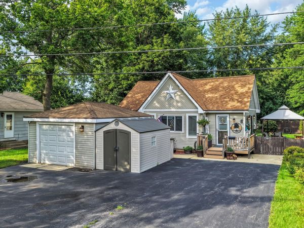 7557 Shorewood Dr, Salem Lakes, WI 53168