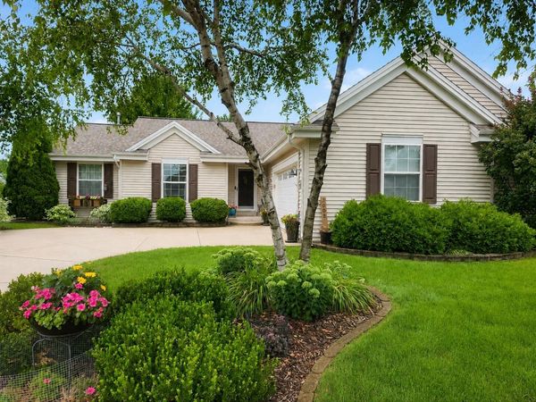 3608 Rivers Crossing Dr, Waukesha, WI 53189