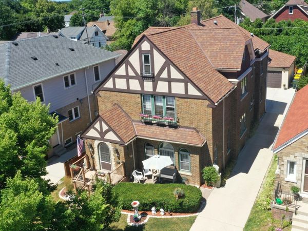 1620 E Olive St, Unit 1622, Shorewood, WI 53211