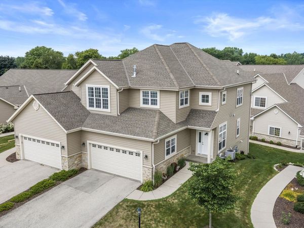 21842 S Weather Edge Cir, Unit 232, Lannon, WI 53046