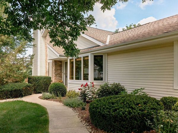 108 E Sutton Pl, Unit A, Waukesha, WI 53188