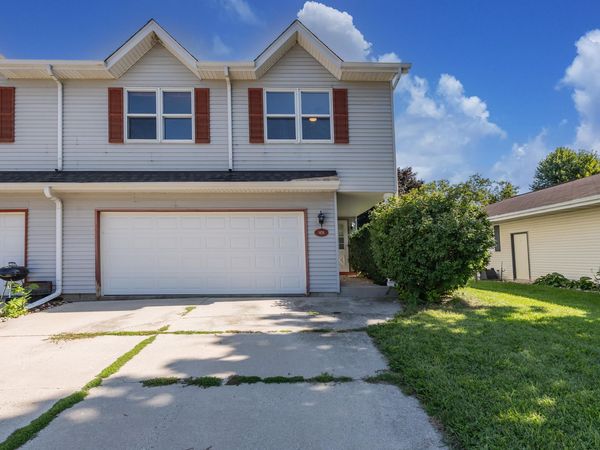 1426 Sunnydale Cir, West Bend, WI 53090