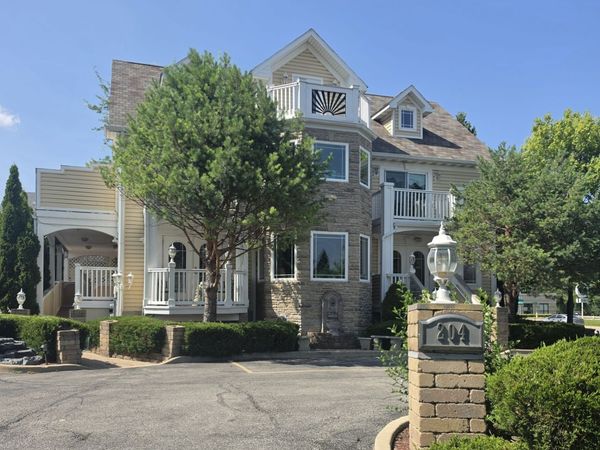 204 N Waukegan Road , Unit Upper, Lake Bluff, IL 60044