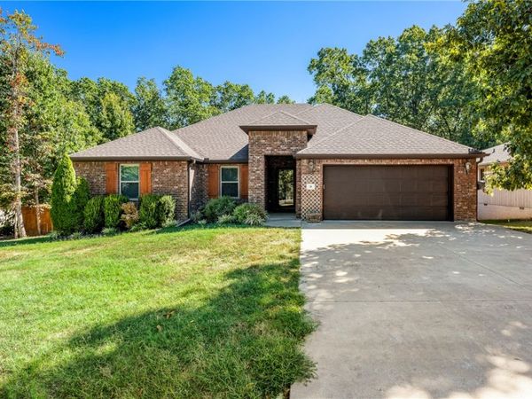 10 Runnymede Lane, Bella Vista, AR 72715