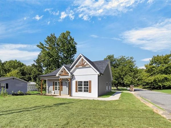 1726 Foust Road, Greensboro, NC 27405
