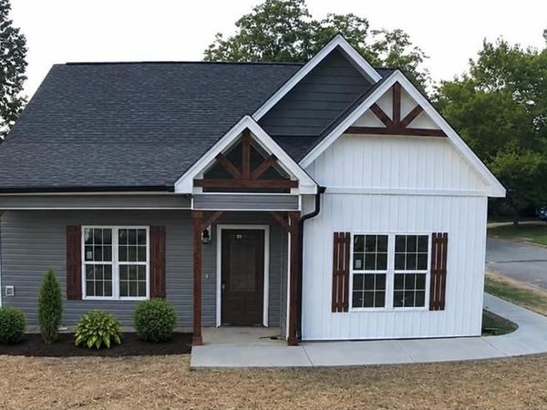 1726 Foust Road , Greensboro, NC 27405