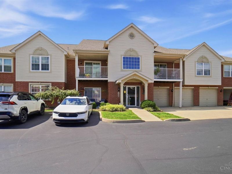 3960 Olde Savannah Drive, Unit 8, Cincinnati, OH 45247 Photo 2