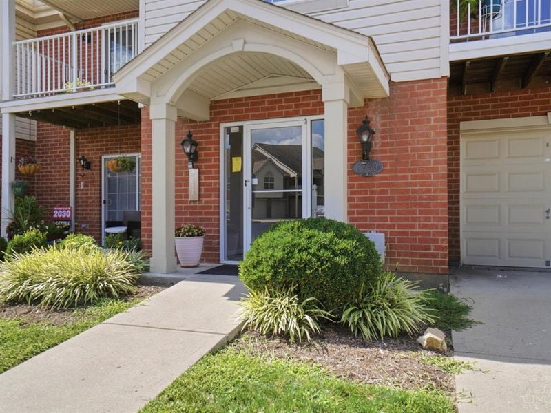 3960 Olde Savannah Drive, Unit 8, Cincinnati, OH 45247 Photo 3