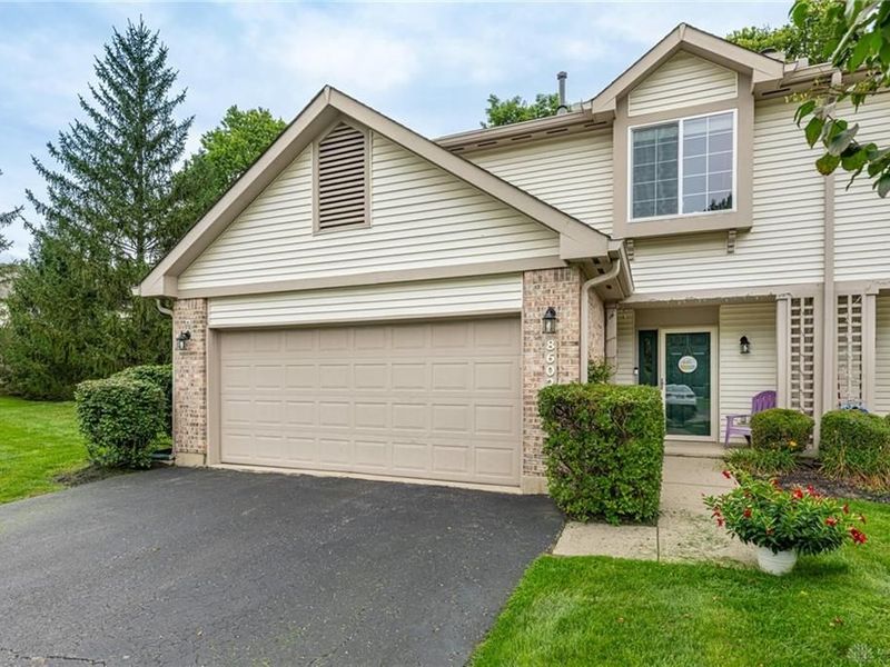 8602 Timber Park Drive, Dayton, OH 45458 Photo 2