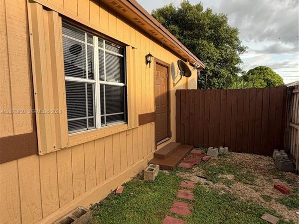 1520 NE 13th St , Homestead, FL 33033