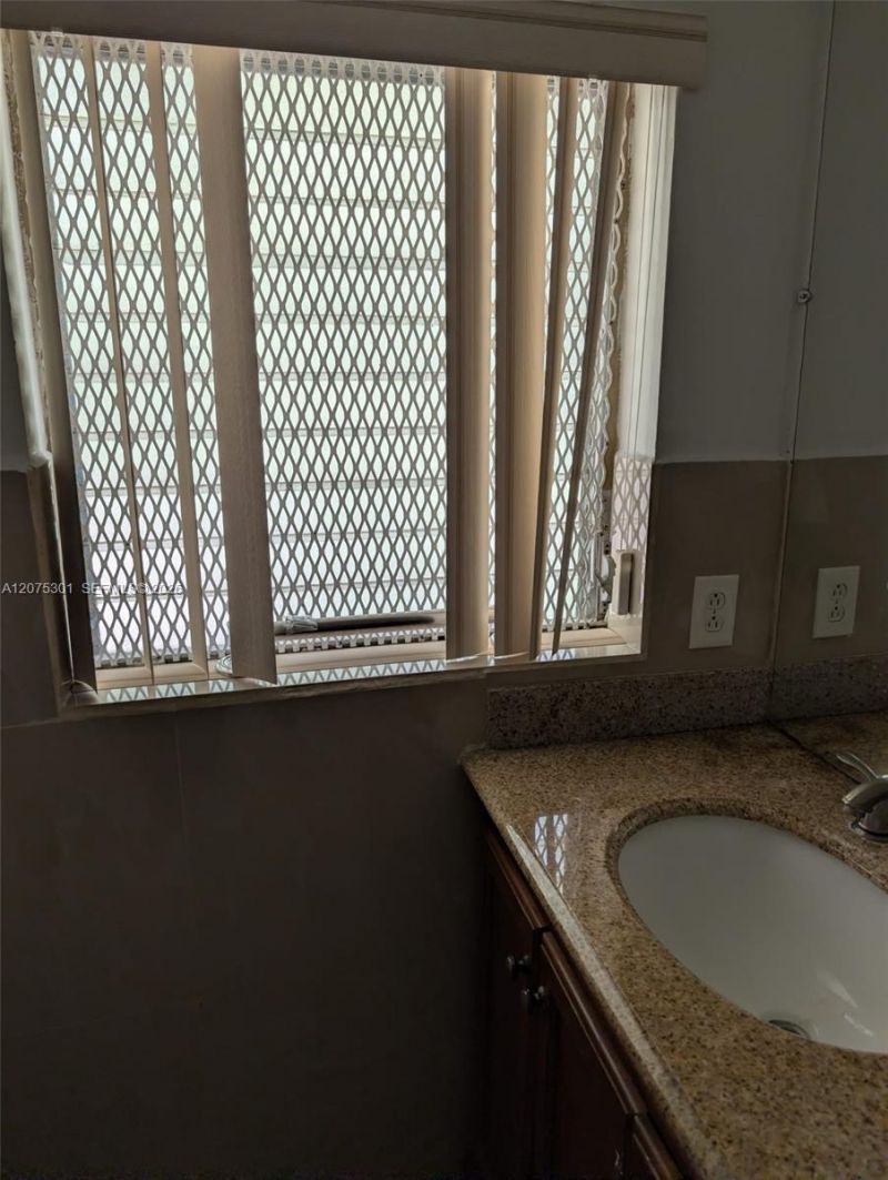 11855 NE 19th Dr , Unit 46, North Miami, FL 33181 Photo